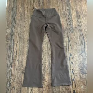 ALO Yoga Women's Brown Flare Leggings